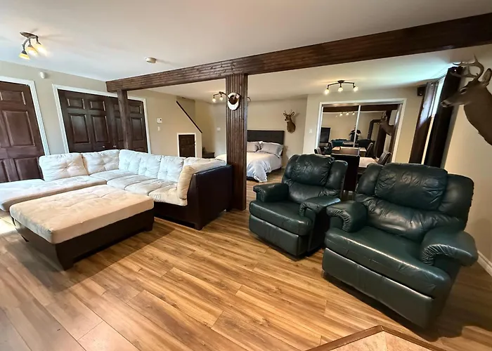 Lovely Cottage With Heated Swimming Pool